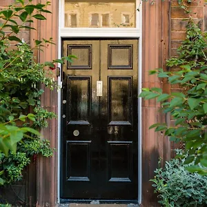  Apartment Beautiful, Traditional 2 Bedroom Main Door Flat United Kingdom