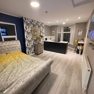  Apartment Selection Of Stylish Within Walking Distance Of City Centre United Kingdom